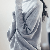Elegante off-shoulder damestrui in een zachte stof, met lange mouwen en een flatterende pasvorm – ideaal voor een stijlvolle en vrouwelijke look.