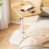 Verstelbare zijkanttafel met stevig metalen frame en glad houten blad, ideaal voor gebruik naast bank of bed voor comfortabel werken of ontspannen.