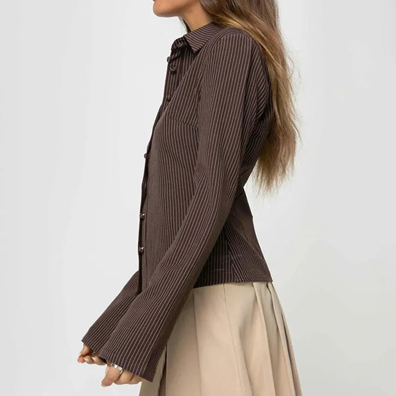 Livia elegante retro blouse voor dames – slim-fit blouse met flared mouwen, zachte stof en tijdloos ontwerp, perfect voor casual en chique gelegenheden.