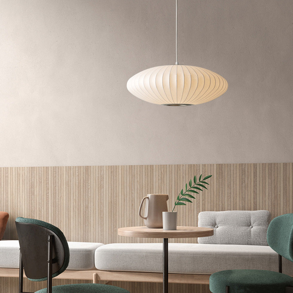 Solenne lamp – elegante verlichting met warme lichtval en chique ontwerp, creëert een sfeervolle ambiance voor woon- en slaapkamer.