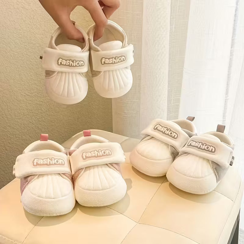 HappyFeet baby zomersandalen – lichtgewicht, ademend materiaal met antislipzool voor veilige en comfortabele eerste stapjes.