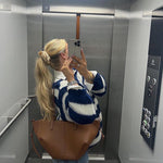 Gestreepte gebreide trui voor dames met een fijn breisel en klassieke strepen, perfect voor een casual en stijlvolle look.
