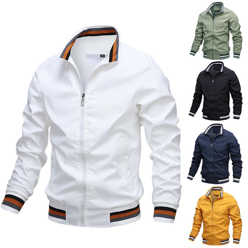 Icone tracksuit – comfortabele fitness set met hoge ritskraag. Ideaal voor trainingen of casual wear, met ademend materiaal en een moderne, sportieve pasvorm.