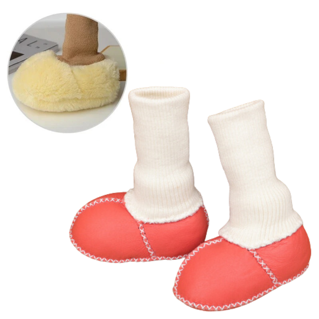 MiniKicks warme en knusse baby slofjes – zachte, gevoerde stof en comfortabele pasvorm voor kleine voetjes.