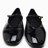 Zwarte Stijlvolle ballerina’s voor dames met een bandje over de voet en een trendy vierkante neus, perfect voor zowel casual als chique looks.