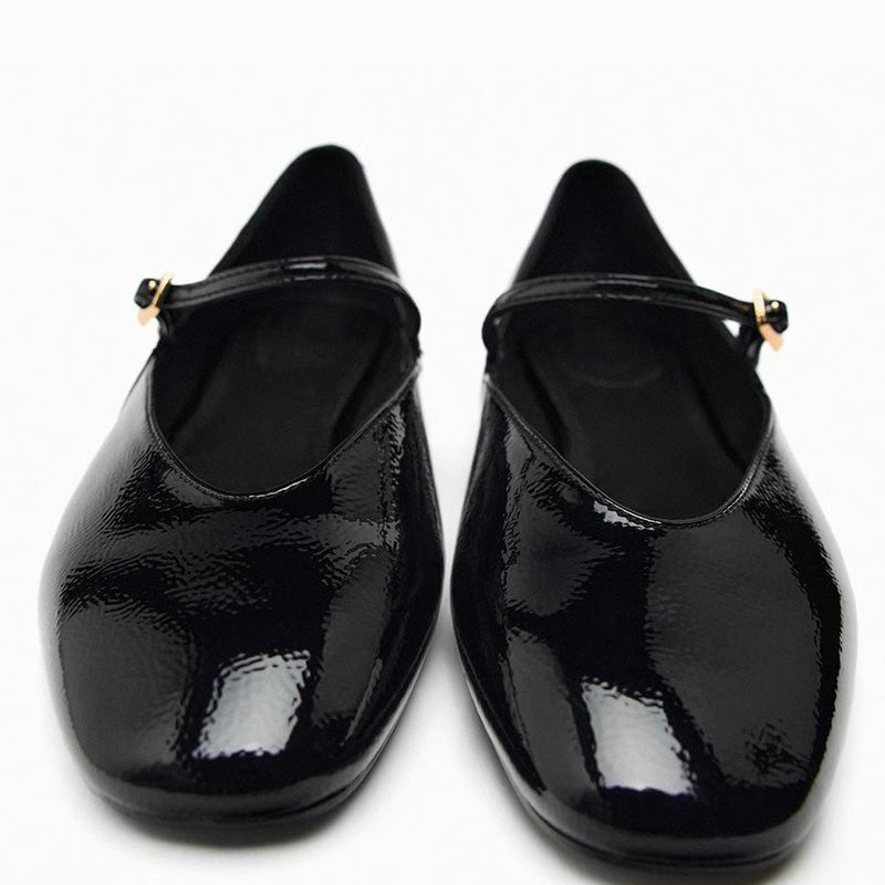 Zwarte Stijlvolle ballerina’s voor dames met een bandje over de voet en een trendy vierkante neus, perfect voor zowel casual als chique looks.