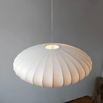 Solenne lamp – elegante verlichting met warme lichtval en chique ontwerp, creëert een sfeervolle ambiance voor woon- en slaapkamer.