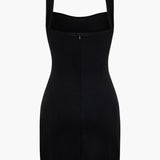 Mini Jurk met Gespdetail en Brede Schouderbanden