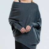 Elegante off-shoulder damestrui in een zachte stof, met lange mouwen en een flatterende pasvorm – ideaal voor een stijlvolle en vrouwelijke look.