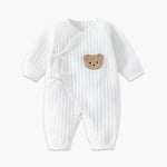 CuddleBear schattige babyromper met beertje – zachte, comfortabele en knusse romper voor dagelijks gebruik en een zorgeloze pasvorm.