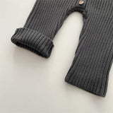 CuddleKnit gebreide babyromper van zachte en comfortabele stof – warme en knusse outfit voor dagelijks gebruik en een zorgeloze pasvorm.