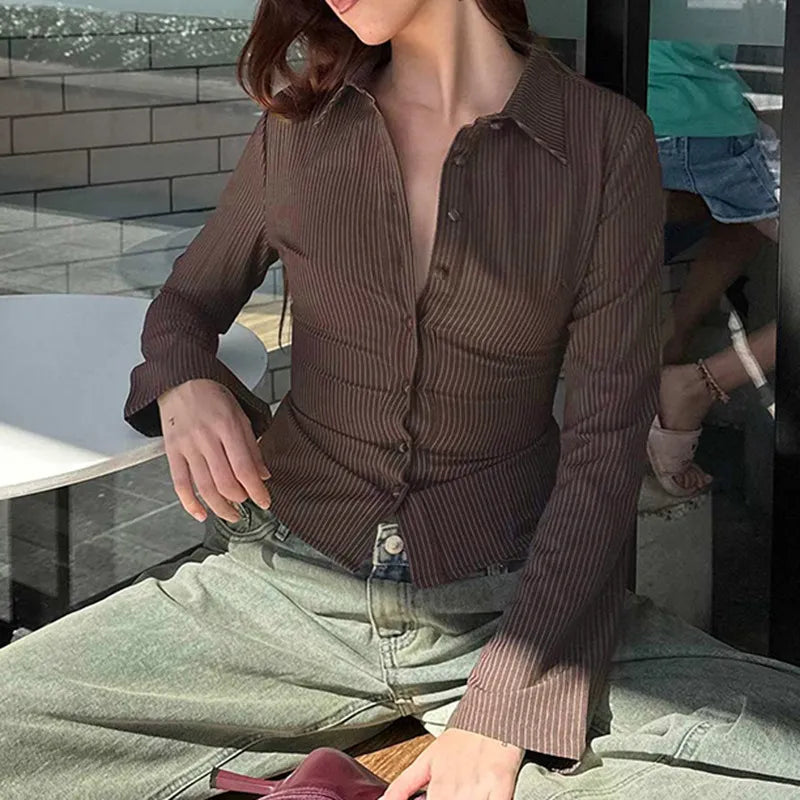 Livia elegante retro blouse voor dames – slim-fit blouse met flared mouwen, zachte stof en tijdloos ontwerp, perfect voor casual en chique gelegenheden.