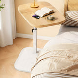 Verstelbare zijkanttafel met stevig metalen frame en glad houten blad, ideaal voor gebruik naast bank of bed voor comfortabel werken of ontspannen.