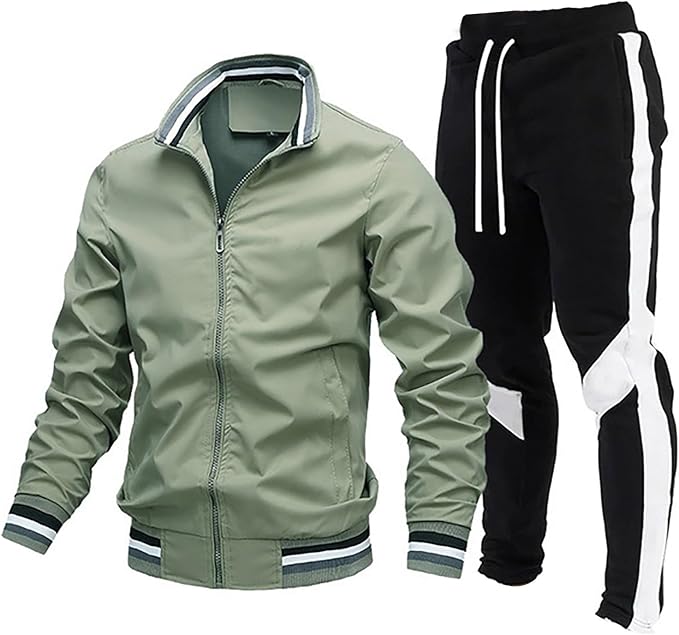Icone tracksuit – comfortabele fitness set met hoge ritskraag. Ideaal voor trainingen of casual wear, met ademend materiaal en een moderne, sportieve pasvorm.
