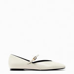 Witte Stijlvolle ballerina’s voor dames met een bandje over de voet en een trendy vierkante neus, perfect voor zowel casual als chique looks.