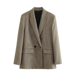 Chloe damesblazer – chic en stijlvol design met perfecte pasvorm, hoogwaardige stof en veelzijdig voor zakelijk of feestelijk gebruik.
