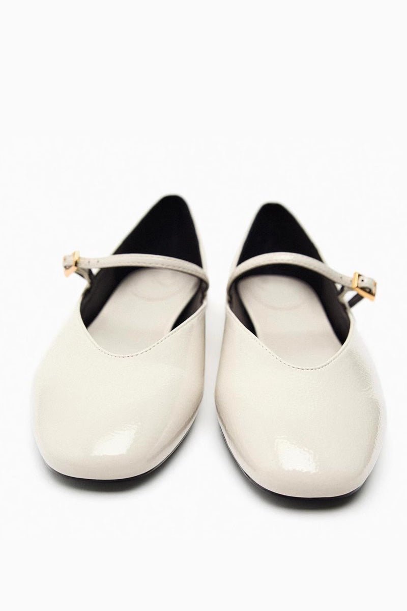 Witte Stijlvolle ballerina’s voor dames met een bandje over de voet en een trendy vierkante neus, perfect voor zowel casual als chique looks.