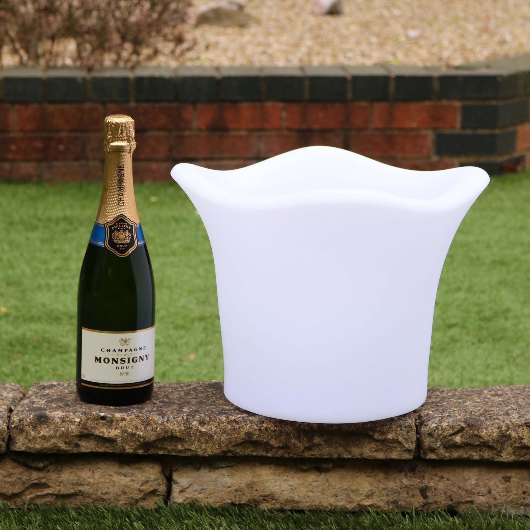 Luxe kleurveranderende LED ijsemmer – Elegante en draagbare koeler met verlichting, ideaal voor het koelen van drankjes en het creëren van sfeer op feestjes.