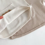 BearHug gebreide trui en broek set met schattig berenmotief voor baby’s – warme, zachte en comfortabele outfit voor dagelijks gebruik en koude dagen.