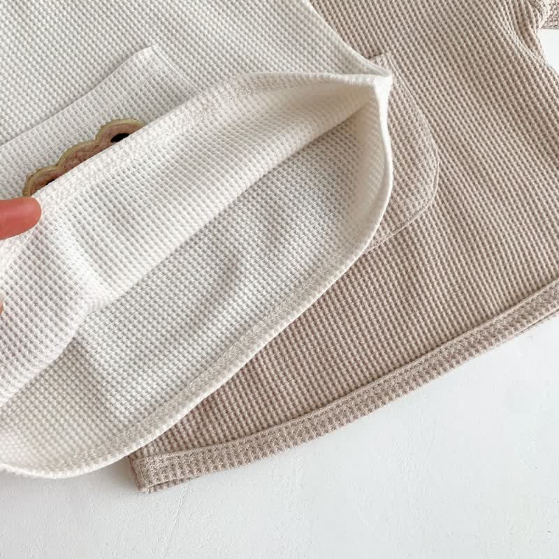 BearHug gebreide trui en broek set met schattig berenmotief voor baby’s – warme, zachte en comfortabele outfit voor dagelijks gebruik en koude dagen.