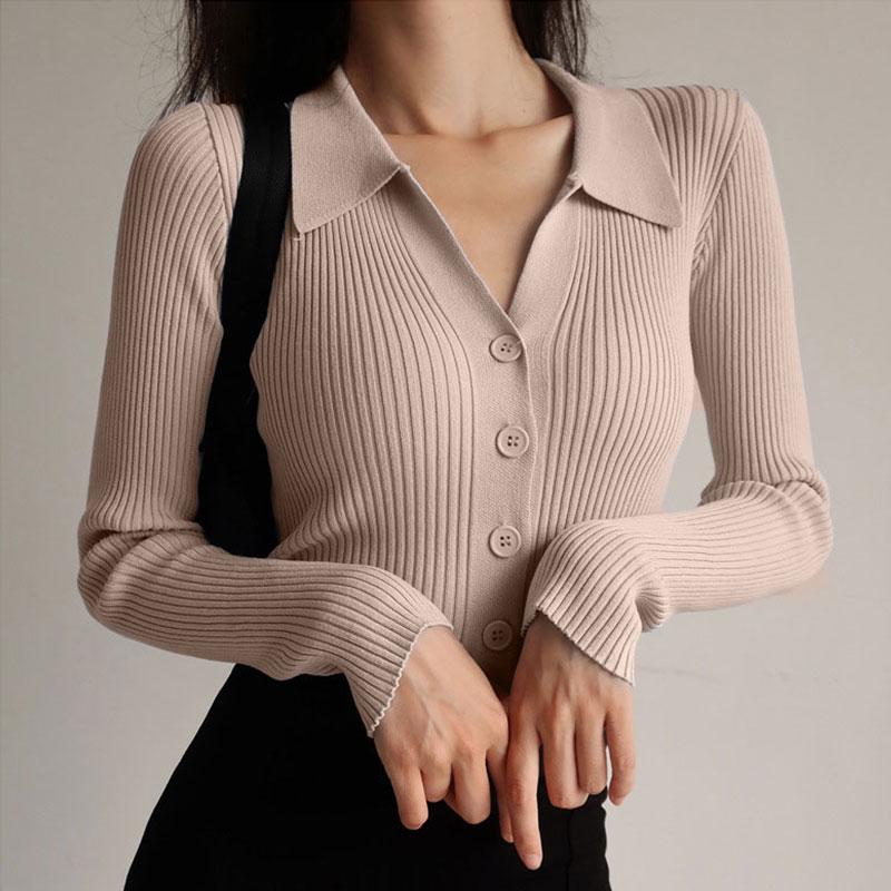Martens stijlvolle polo met lange mouwen en knopen voor dames – Elegante en tijdloze polo, perfect voor een casual en chique look. Met knoopdetails en een comfortabele pasvorm, ideaal voor dagelijkse outfits en een verfijnde uitstraling.