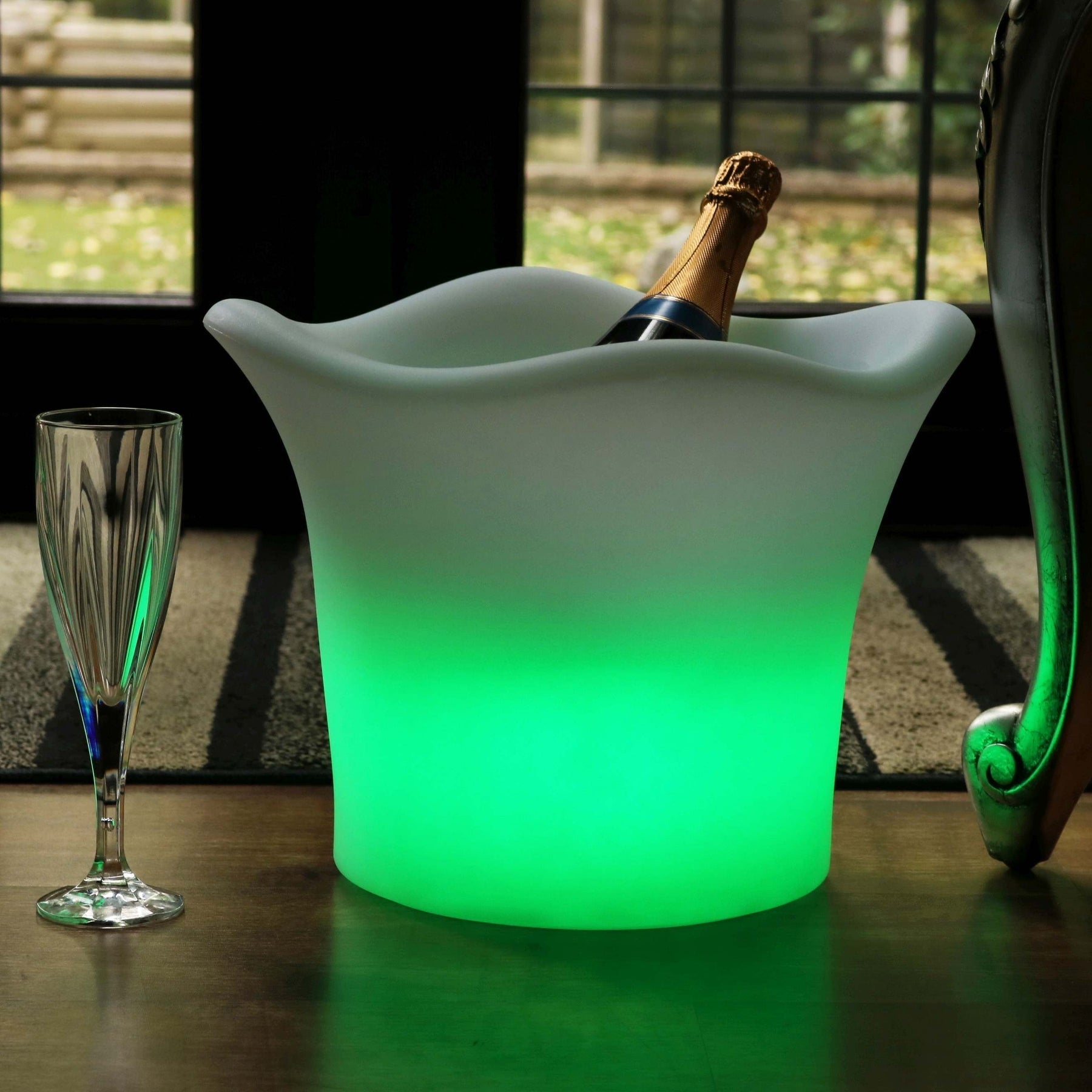 Luxe kleurveranderende LED ijsemmer – Elegante en draagbare koeler met verlichting, ideaal voor het koelen van drankjes en het creëren van sfeer op feestjes.