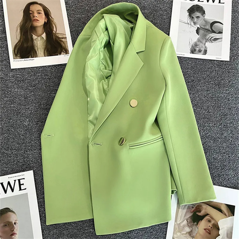 Yara – Lange dames blazer met knoopsluiting, stijlvolle en professionele uitstraling, ideaal voor kantoor, formele events of een modieuze streetstyle look.