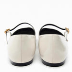Witte Stijlvolle ballerina’s voor dames met een bandje over de voet en een trendy vierkante neus, perfect voor zowel casual als chique looks.
