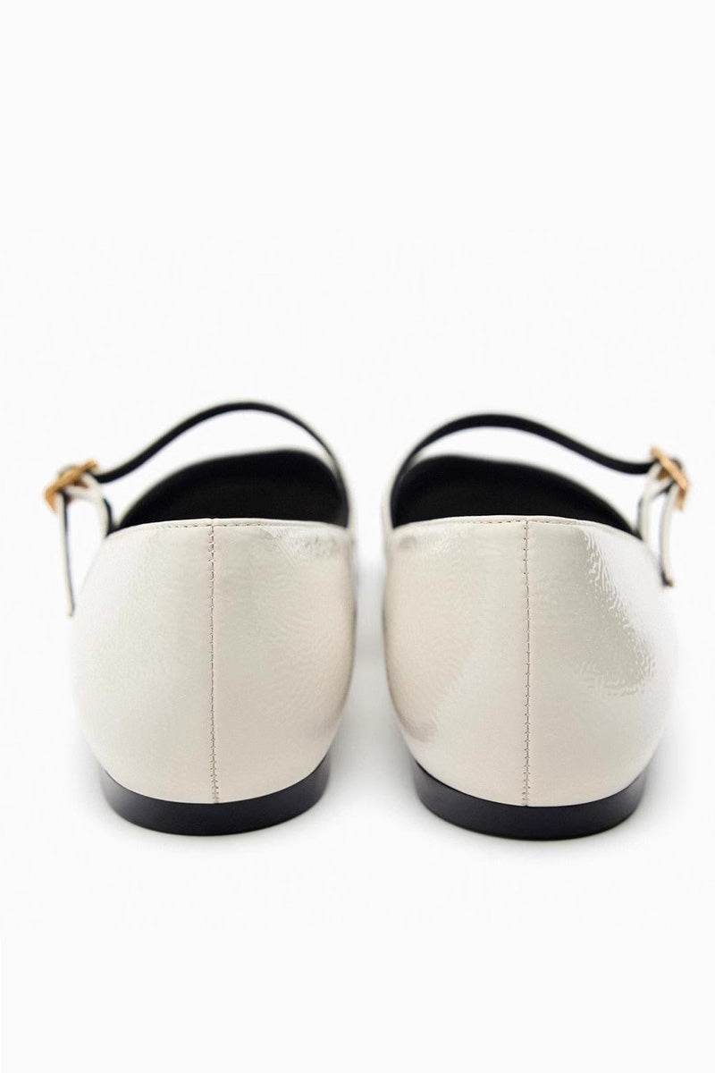Witte Stijlvolle ballerina’s voor dames met een bandje over de voet en een trendy vierkante neus, perfect voor zowel casual als chique looks.