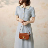 Elegante Midi Jurk met Kraag en Knopen