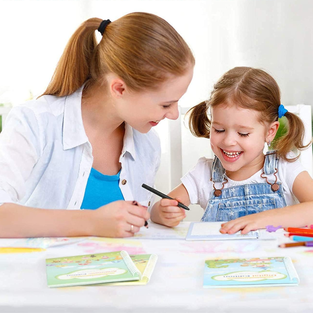 WriteMagic – de eerste kennismaking met schrijven voor kinderen, educatief materiaal dat fijne motoriek en letterherkenning stimuleert.