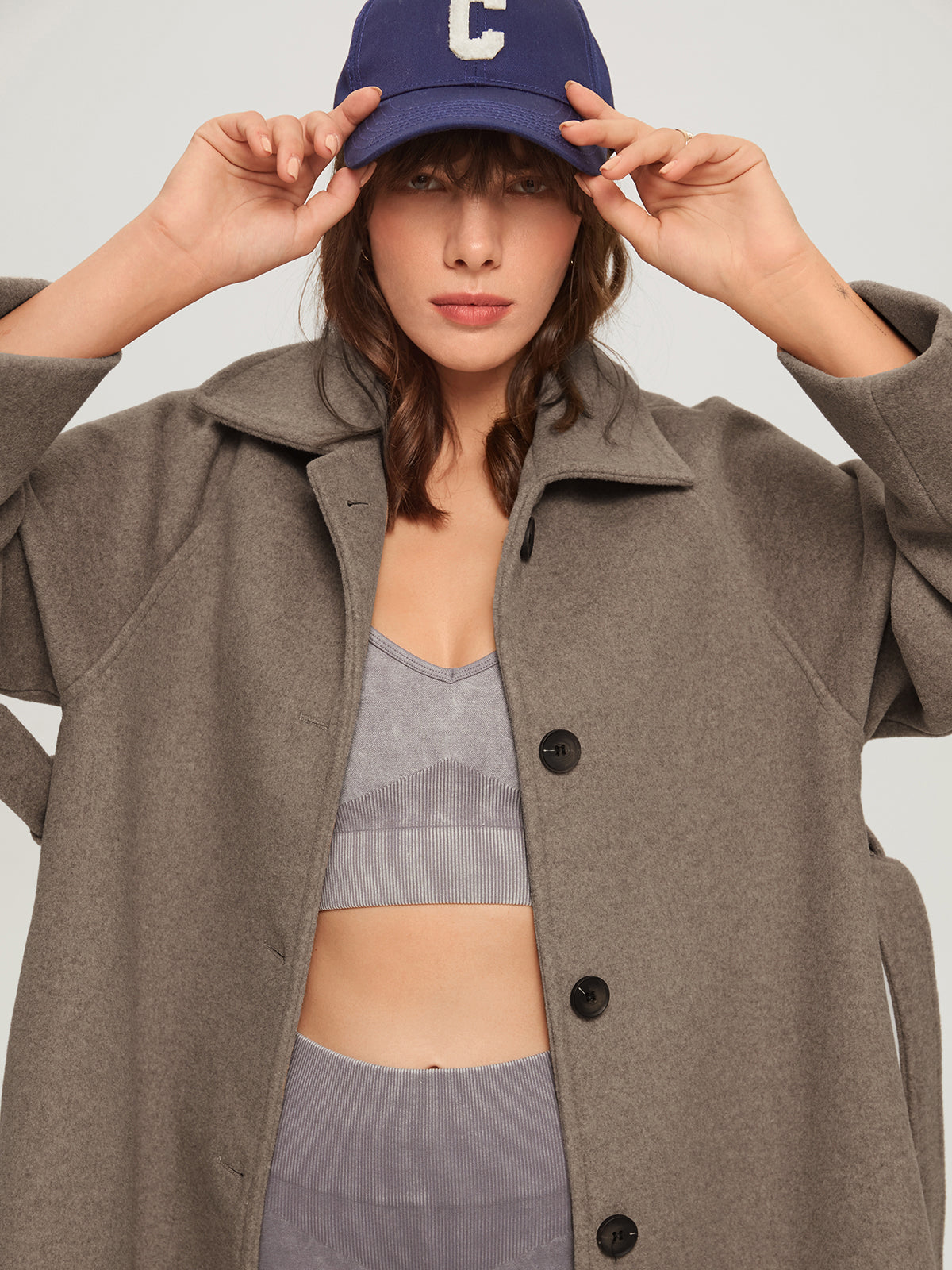 Lorena cashmere trenchcoat jas voor dames, met ceintuur in de taille, elegante revers en een luxe, zachte afwerking in een tijdloos ontwerp.