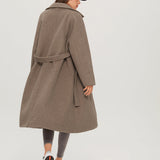 Lorena cashmere trenchcoat jas voor dames, met ceintuur in de taille, elegante revers en een luxe, zachte afwerking in een tijdloos ontwerp.