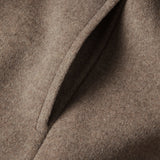 Lorena cashmere trenchcoat jas voor dames, met ceintuur in de taille, elegante revers en een luxe, zachte afwerking in een tijdloos ontwerp.