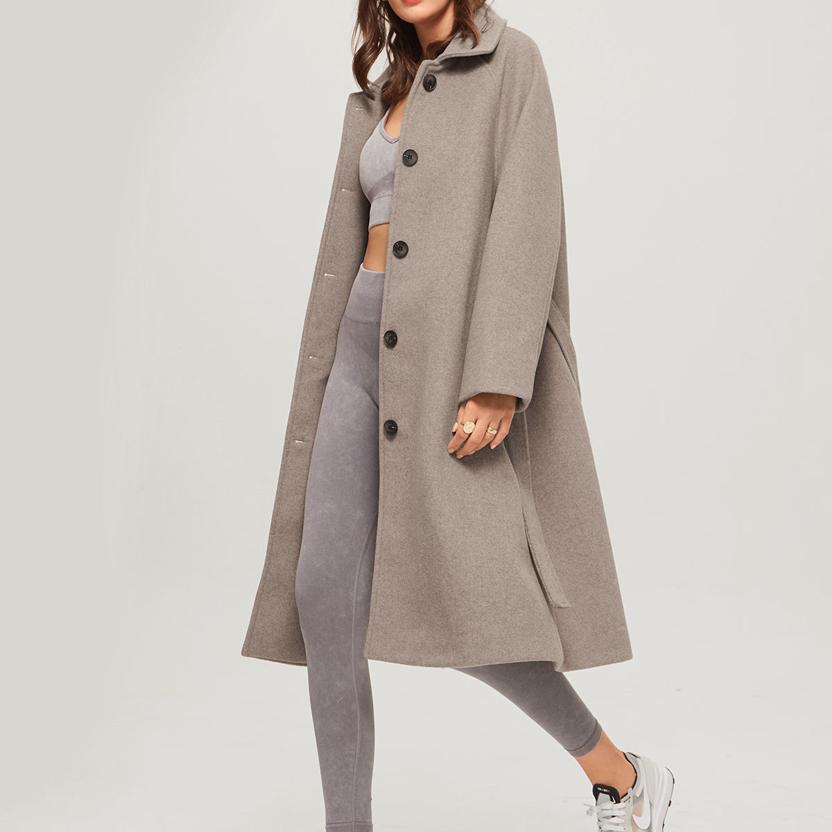 Lorena cashmere trenchcoat jas voor dames, met ceintuur in de taille, elegante revers en een luxe, zachte afwerking in een tijdloos ontwerp.