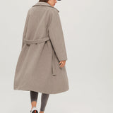 Lorena cashmere trenchcoat jas voor dames, met ceintuur in de taille, elegante revers en een luxe, zachte afwerking in een tijdloos ontwerp.