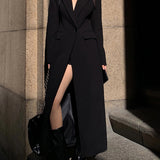 Chaveli lange trenchcoat jas voor dames in elegante stijl met ceintuur en klassieke reverskraag.
