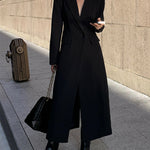 Chaveli lange trenchcoat jas voor dames in elegante stijl met ceintuur en klassieke reverskraag.