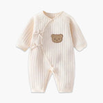 CuddleBear schattige babyromper met beertje – zachte, comfortabele en knusse romper voor dagelijks gebruik en een zorgeloze pasvorm.