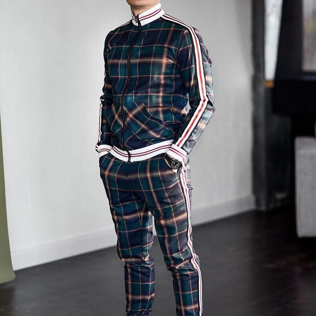 JOSHUA – Stijlvolle herenset met een moderne pasvorm, perfect voor een trendy en verfijnde look.