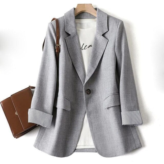 Karlijn - Casual dames blazer met een relaxte pasvorm en veelzijdige stijl, ideaal voor dagelijks gebruik of een informele werkoutfit.