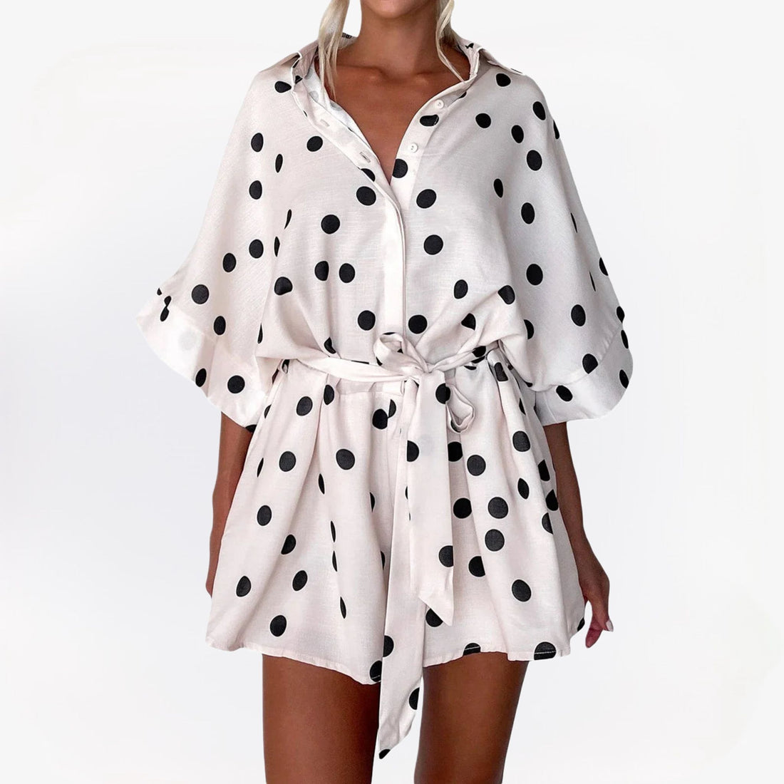 Korte mouw geborduurde blouse set met ceintuur van lichte, ademende stof met elegante pasvorm en verfijnde details.