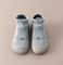 Cozy Step baby barefoot sokschoentjes – zachte, rekbare stof met antislipzool voor comfort, veiligheid en natuurlijke voetontwikkeling.