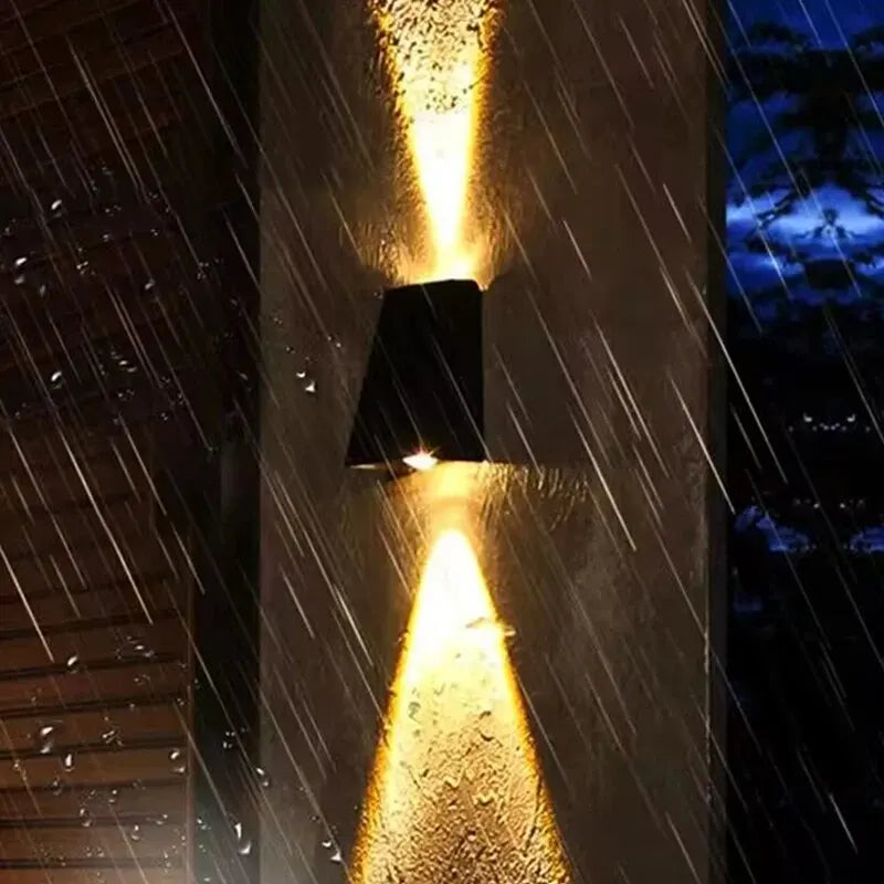 LumiFence LED tuinhekken verlichting – stijlvolle en energiezuinige verlichting voor je buitenruimtes. Verlicht hekwerken en tuinomheiningen met een moderne uitstraling, ideaal voor sfeer en veiligheid.