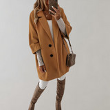 Berenice – Elegante dames zomerjas met getailleerde pasvorm en lichte stof, perfect voor warme dagen.