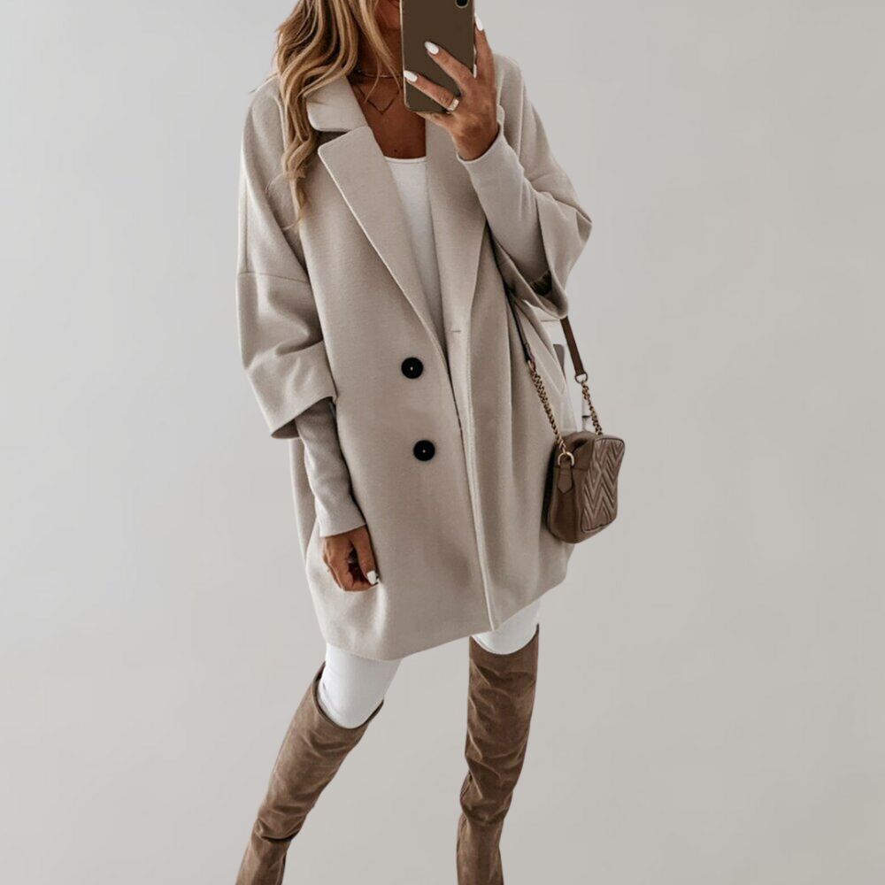 Berenice – Elegante dames zomerjas met getailleerde pasvorm en lichte stof, perfect voor warme dagen.