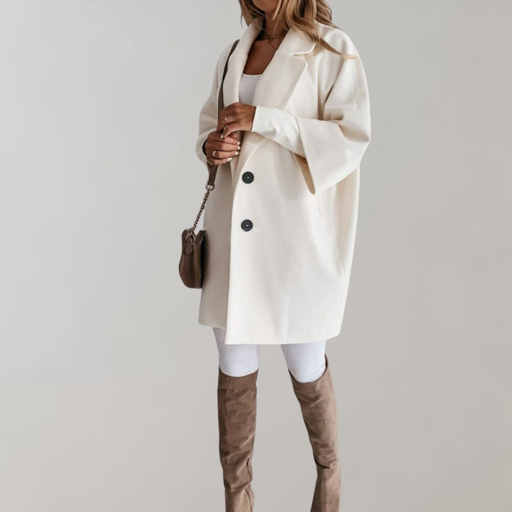 Berenice – Elegante dames zomerjas met getailleerde pasvorm en lichte stof, perfect voor warme dagen.