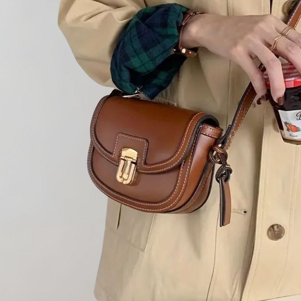 Ailo – Crossbody Tas met Klepje voor Dames – Praktisch & Modieus Design – Ideaal voor Dagelijks Gebruik en Stijlvolle Uitstapjes.