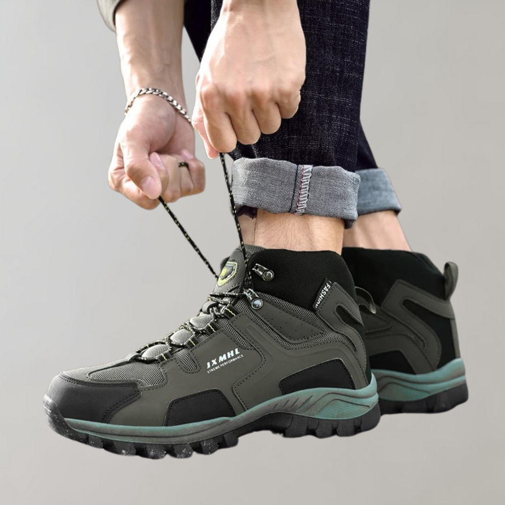 Valdemar comfortabele zomerse wandelschoenen voor mannen van ademend, waterafstotend materiaal met stevige zool en ondersteunende pasvorm.