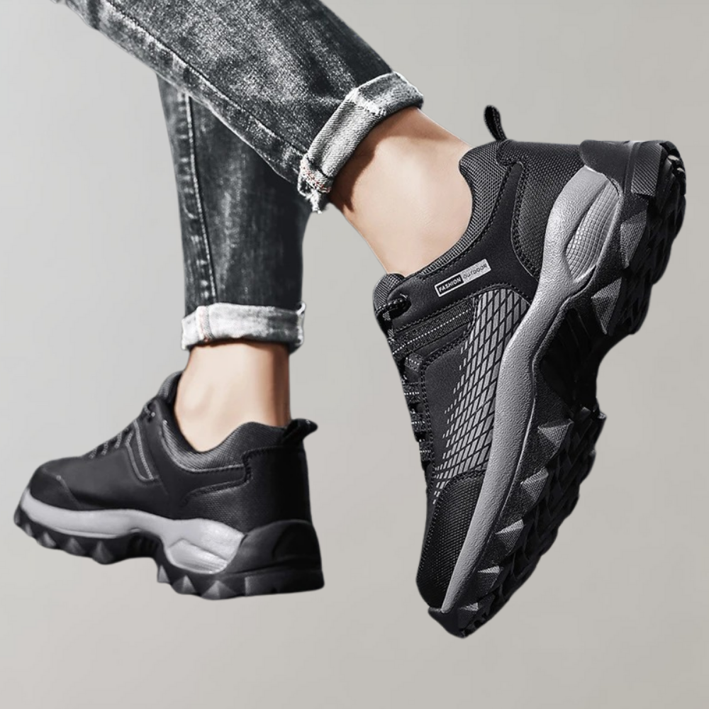 Theodor comfortabele zomerse wandelschoenen voor mannen van ademend, slijtvast materiaal met ondersteunende pasvorm en stevige gripzool.